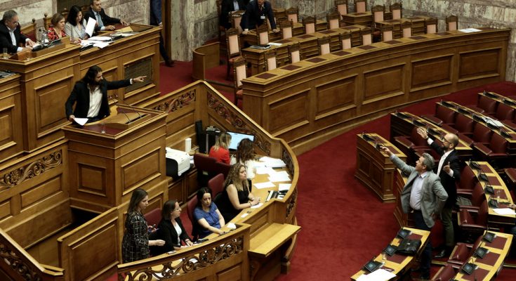 Το φασιστικό παραλήρημα του πρώην βουλευτή της Χ.Α. κατά τη συζήτηση της πρότασης μομφής της ΝΔ, στη Βουλή