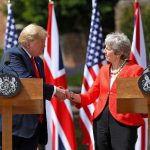 Ενώπιον της Μέι ο Τραμπ ανασκεύασε τα περί Brexit