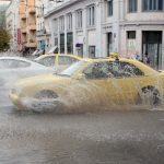 Σε επιφυλακή συνεργεία του Δήμου Αθηναίων για καθαρισμό δρόμων και φρεατίων