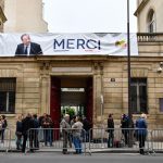 Οι σοσιαλιστές αποχαιρετούν τα γραφεία τους στην οδό Σολφερίνο