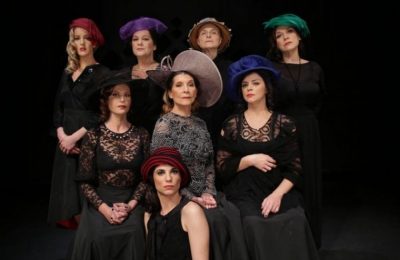 «Οκτώ γυναίκες κατηγορούνται» στο Θέατρο Αργώ