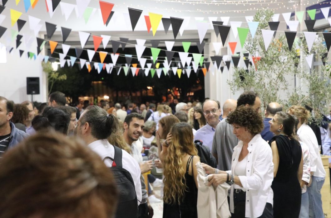 ραντεβού στη Γιορτινή Κυψέλη