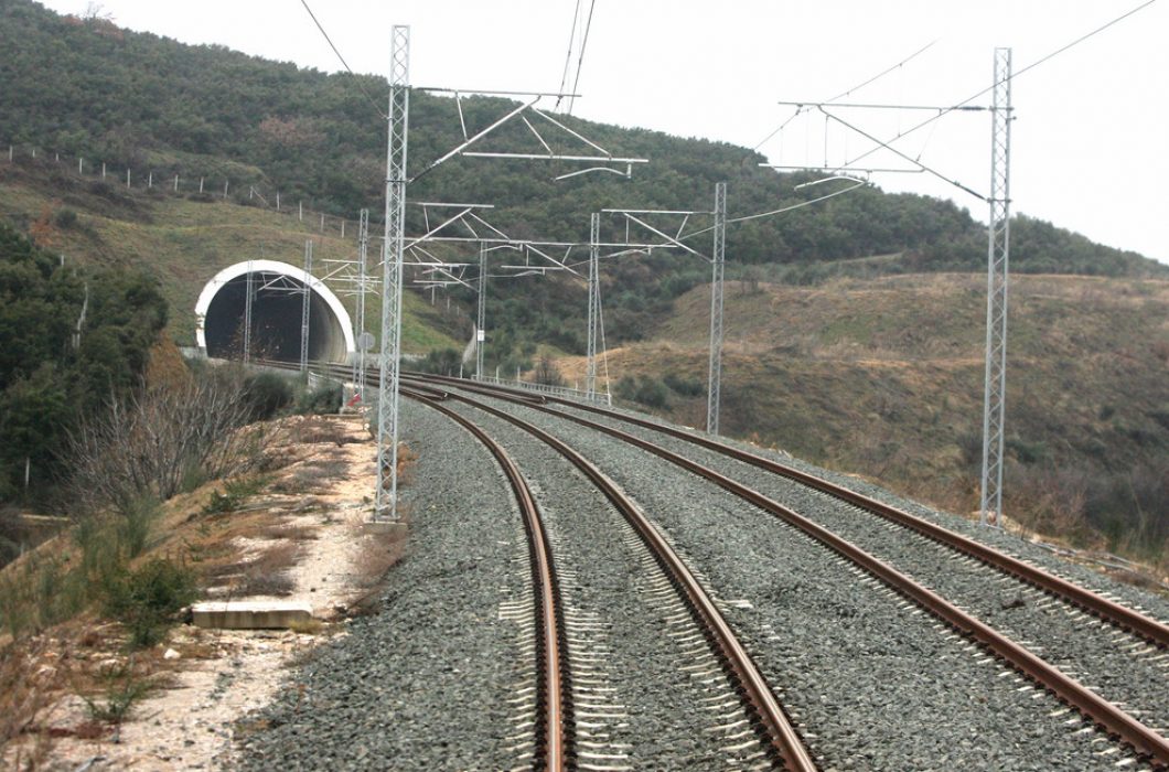 ΟΛΟΚΛΗΡΩΘΗΚΑΝ ΤΑ ΤΕΛΕΥΤΑΙΑ ΧΙΛΙΟΜΕΤΡΑ ΣΙΔΗΡΟΔΡΟΜΙΚΗΣ ΓΡΑΜΜΗΣ ΛΙΑΝΟΚΛΑΔΙ- ΔΟΜΟΚΟΣ