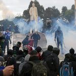 Πλατεία Συντάγματος: Ένταση, χημικά και τραυματίες στο συλλαλητήριο – Επτά συλλήψεις, 25 τραυματίες