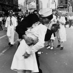 Απεβίωσε ο ναύτης της Times Square – Το διάσημο φιλί για την λήξη του παγκοσμίου πολέμου