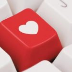 Μέσω Internet αγοράζουν τα δώρα τους οι ερωτευμένοι