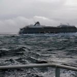 Νορβηγία: Ρυμουλκείται το κρουαζιερόπλοιο Viking Sky – Διακόπηκε η επιχείρηση εκκένωσής του –  479 επιβάτες μεταφέρθηκαν στη στεριά