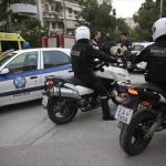 Έληξε η ομηρία στη Νέα Σμύρνη – Για 15 ώρες 35χρονος κρατούσε όμηρο τον πατέρα του