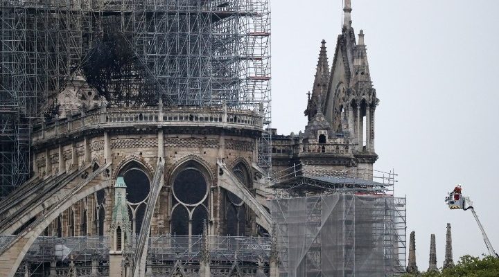 Δωρεές εκατομμυρίων για την ανοικοδόμηση της Παναγίας των Παρισίων