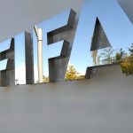 FIFA: «Όποιος φτύνει στο χορτάρι να δέχεται κίτρινη κάρτα»