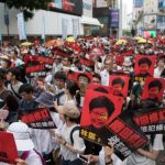 Τεταμένη η κατάσταση στο Χονγκ Κονγκ- Υπό βροχή και πάλι στους δρόμους οι διαδηλωτές