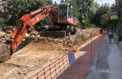 Κατεδάφιση επικινδύνου κτιρίου στους Αμπελόκηπους