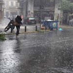 Χαλάει ο καιρός – Βροχές, ισχυροί άνεμοι και πτώση της θερμοκρασίας
