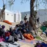 Guardian: «Aνθρώπινη εξαθλίωση στα κέντρα υποδοχής προσφύγων στα ελληνικά νησιά»
