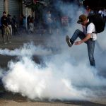 Χιλή: Αναστολή της αύξησης της τιμής του εισιτηρίου του μετρό, που πυροδότησε τις βίαιες διαδηλώσεις, ανακοίνωσε η κυβέρνηση – Απαγόρευση κυκλοφορίας επιβλήθηκε στην πρωτεύουσα