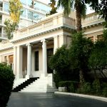 Στον πρωθυπουργό οι τραπεζίτες για υπερβολικές χρεώσεις