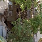 Κατάρρευση μέρους διατηρητέου κτιρίου στην Αιόλου – Δ.Α.: Επικίνδυνο το κτίριο