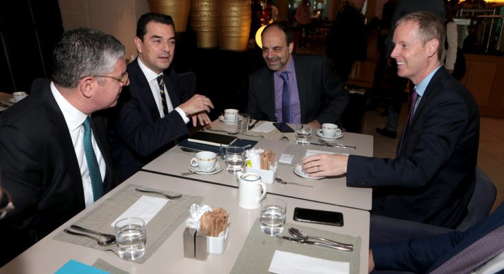 Ο υφυπουργός Αγροτικής Ανάπτυξης και Τροφίμων Κώστας Σκρέκας με τον Αντιπρόεδρο της Ευρωπαϊκής Τράπεζας Επενδύσεων (ΕΤΕπ) Andrew McDowell