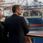 Στις εγκαταστάσεις της Cosco Μητσοτάκης – Σι Τζινπίνγκ