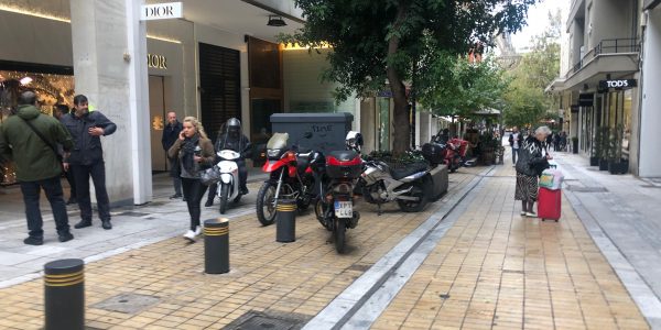 παράνομη σταθμευση