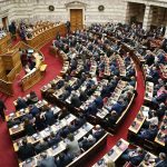 Παρά τις αντιδράσεις πέρασε από τη Βουλή η διάταξη που επιτρέπει σε αποφοίτους κολεγίων να διδάξουν στη δημόσια εκπαίδευση