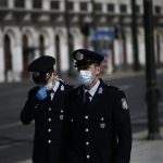Αυστηροί έλεγχοι της Αστυνομίας για την απαγόρευση κυκλοφορίας- Μήνυμα σε 10 γλώσσες από τα περιπολικά