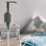 Αντισηπτικό υλικό και υγειονομικές μάσκες παράγουν στρατιωτικά εργοστάσια