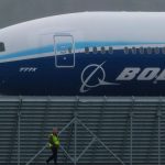 Covid-19: Η Boeing μελετά σχέδιο μείωσης του προσωπικού της κατά 10%