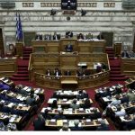 LIVE: H συζήτηση σε επίπεδο πολιτικών αρχηγών στη Βουλή – Πίσω από πλεξιγκλάς οι ομιλητές