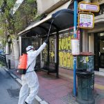 Καθημερινή απολύμανση σε 750 στάσεις λεωφορείων και τρόλεϊ από τον Δήμο Αθηναίων